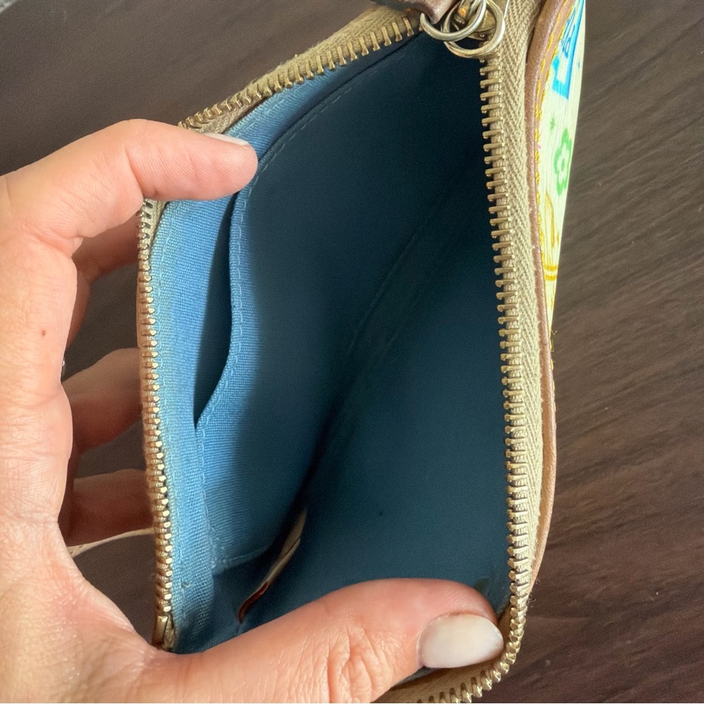 Dooney & Bourke Disney Princess WDW 71 Wristlet Cream Multi - Picture 4 of 4